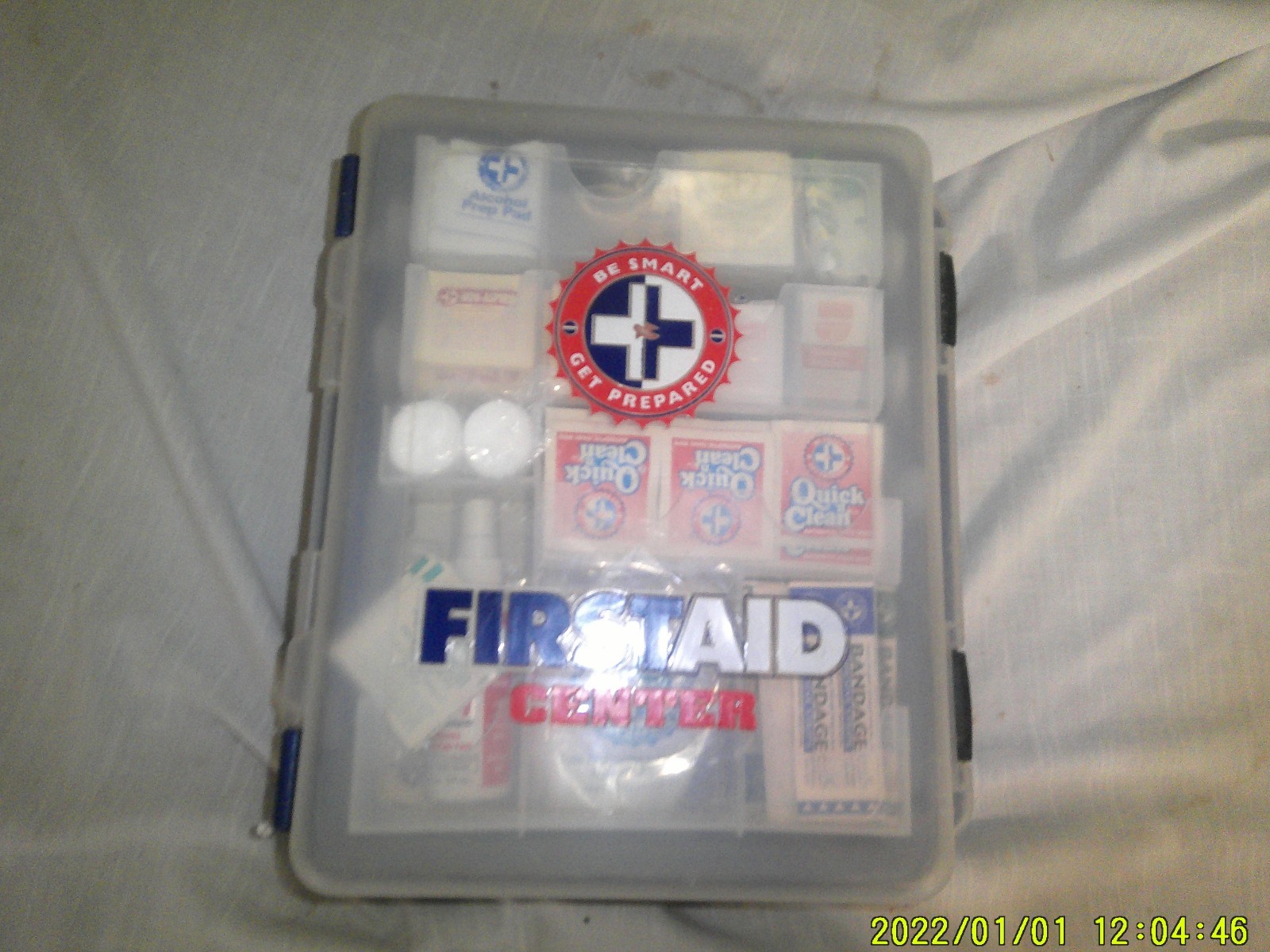 WALL MOUNT PLASTIC CASE LOOK FIRST AID KIT SOME CONTENTS
