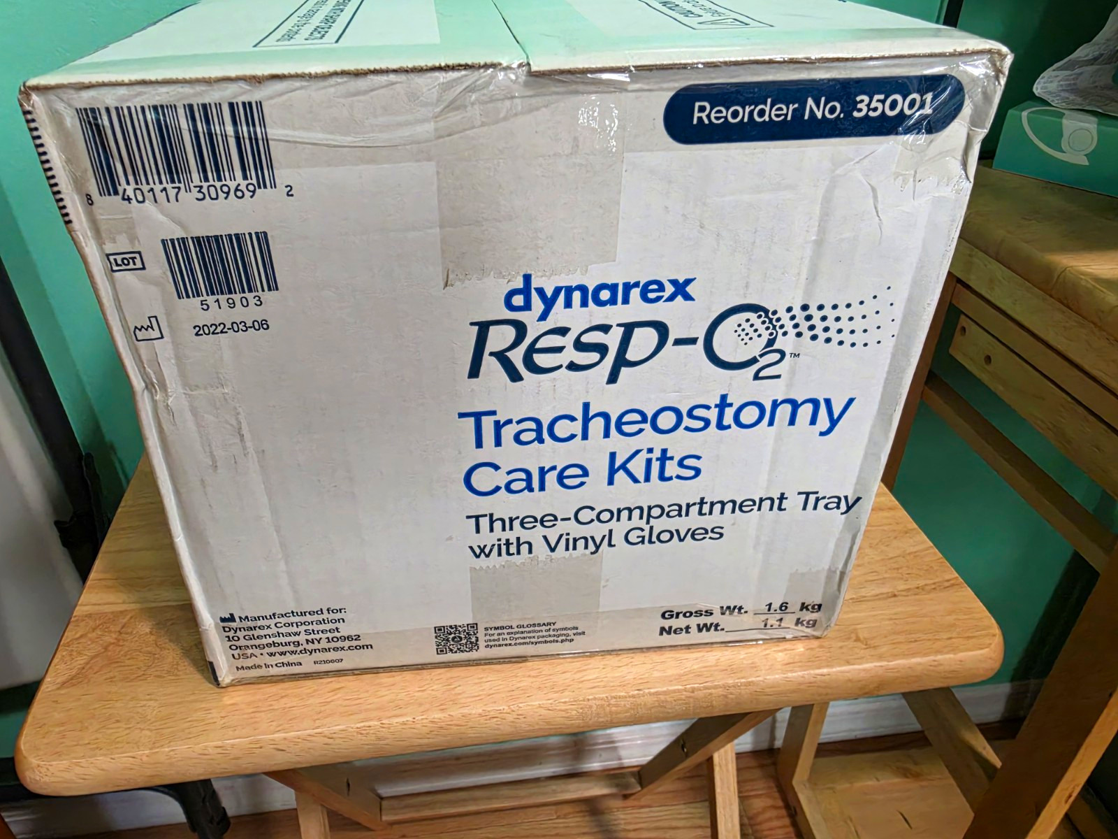 Dynarex Resp-O2 Tracheostomy Care Kit 3-Compartment Tray, Vinyl Gloves Box Of 20