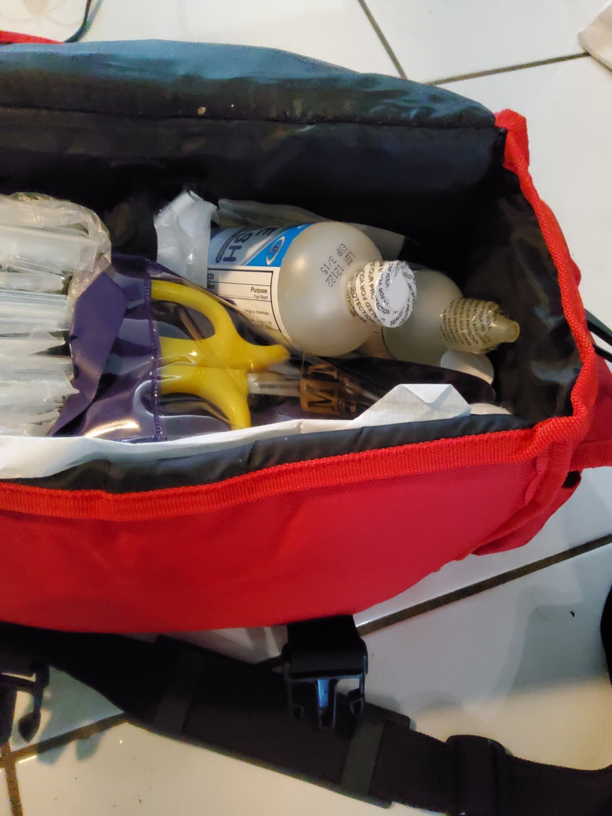 First Aid Only First Responder Bag – Red Nylon Portable Mount