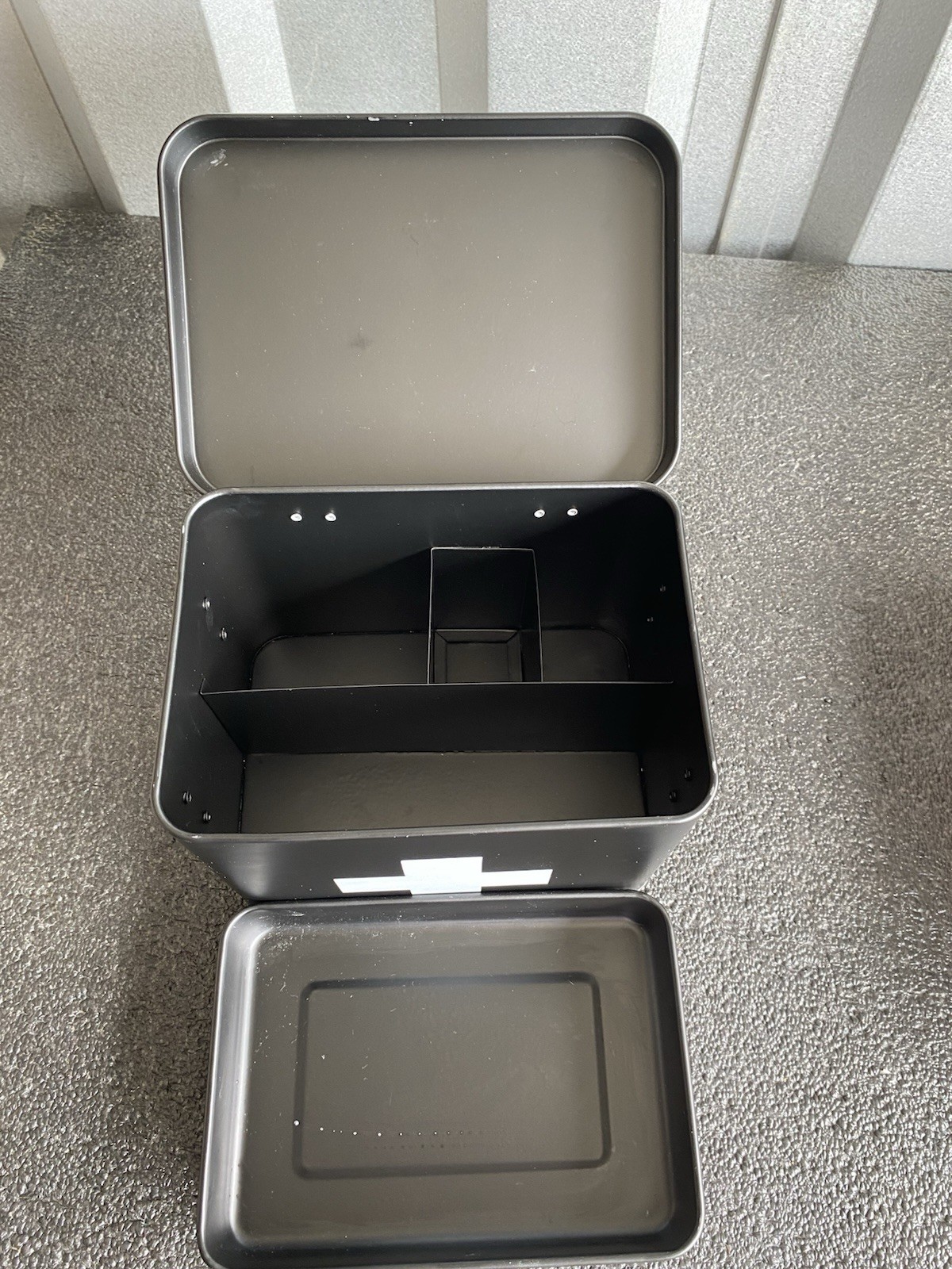 Metal First Aid Empty Box, Medicine Storage Organizer with Removable Tray Handle