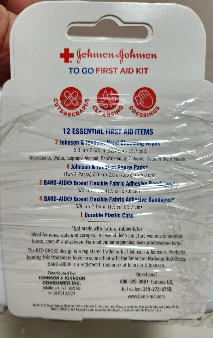 Johnson & Johnson TO GO FIRST AID KIT 12 Items (6-Pack)