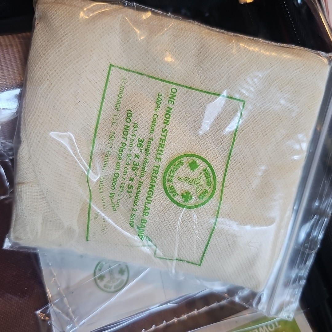 MULTI PURPOSE FIRST AID KIT GREAT TO KEEP IN THE CAR