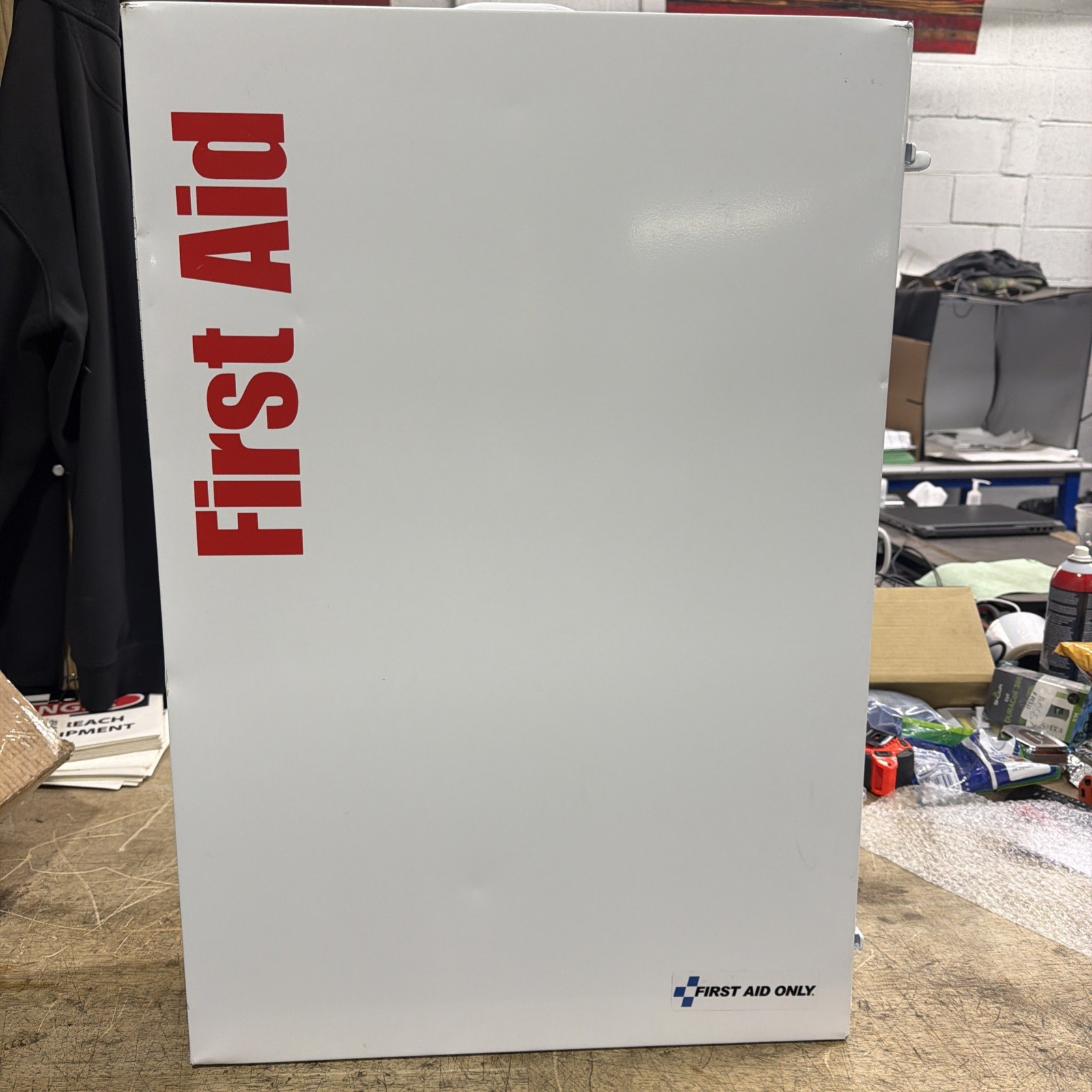 First Aid Kit : Gen Purpose, 200 People Served, 1,738 Components, SEE PHOTOS