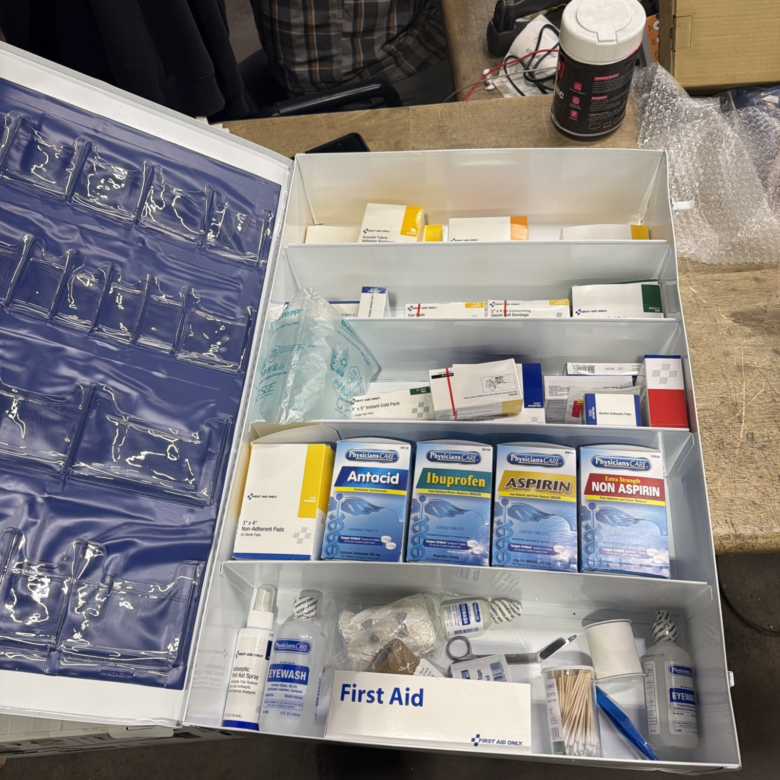 First Aid Kit : Gen Purpose, 200 People Served, 1,738 Components, SEE PHOTOS