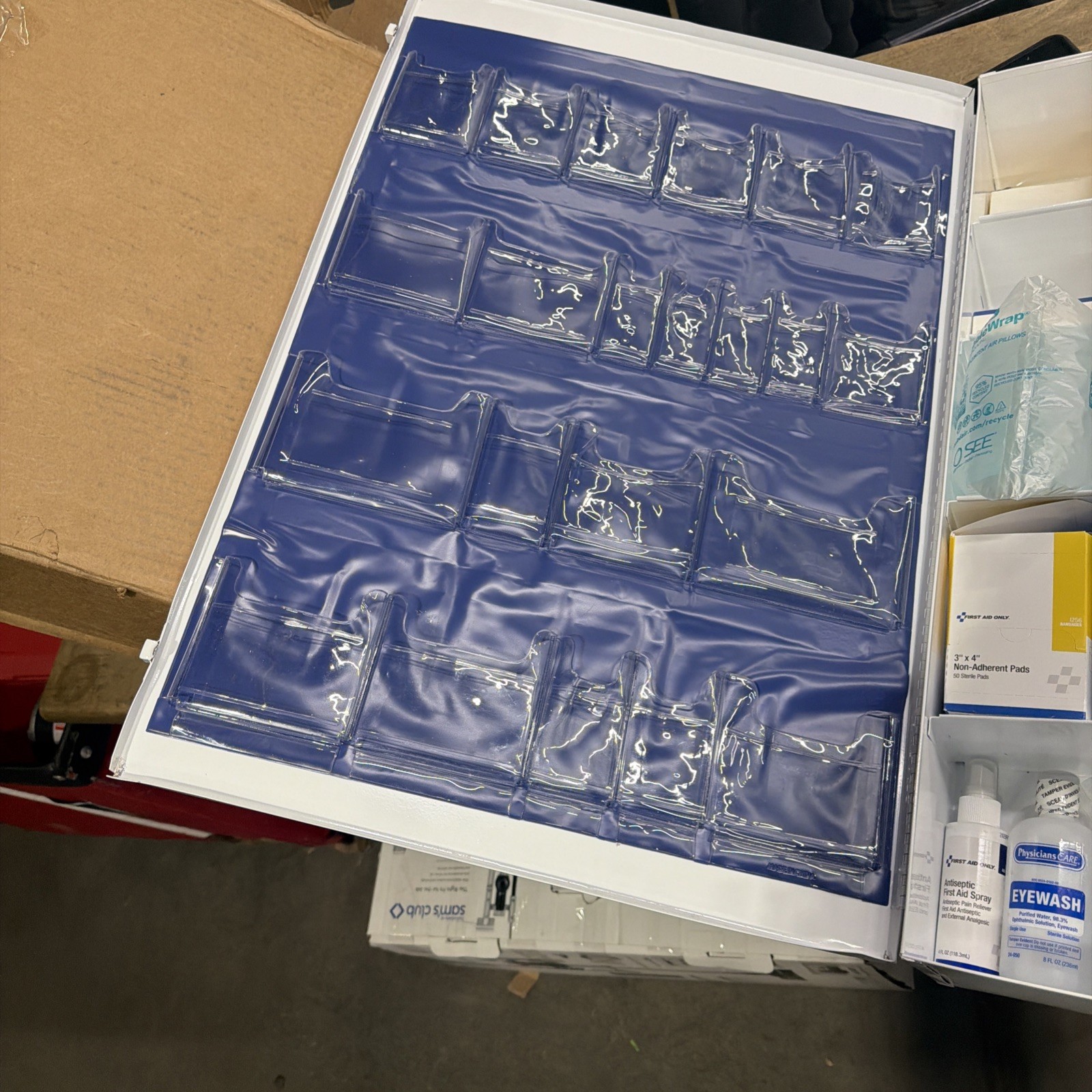 First Aid Kit : Gen Purpose, 200 People Served, 1,738 Components, SEE PHOTOS