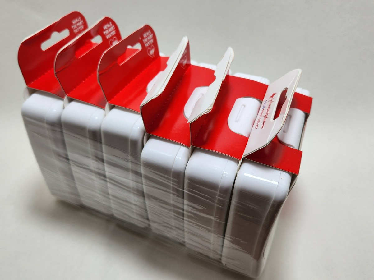 Johnson & Johnson TO GO FIRST AID KIT 12 Items (6-Pack)