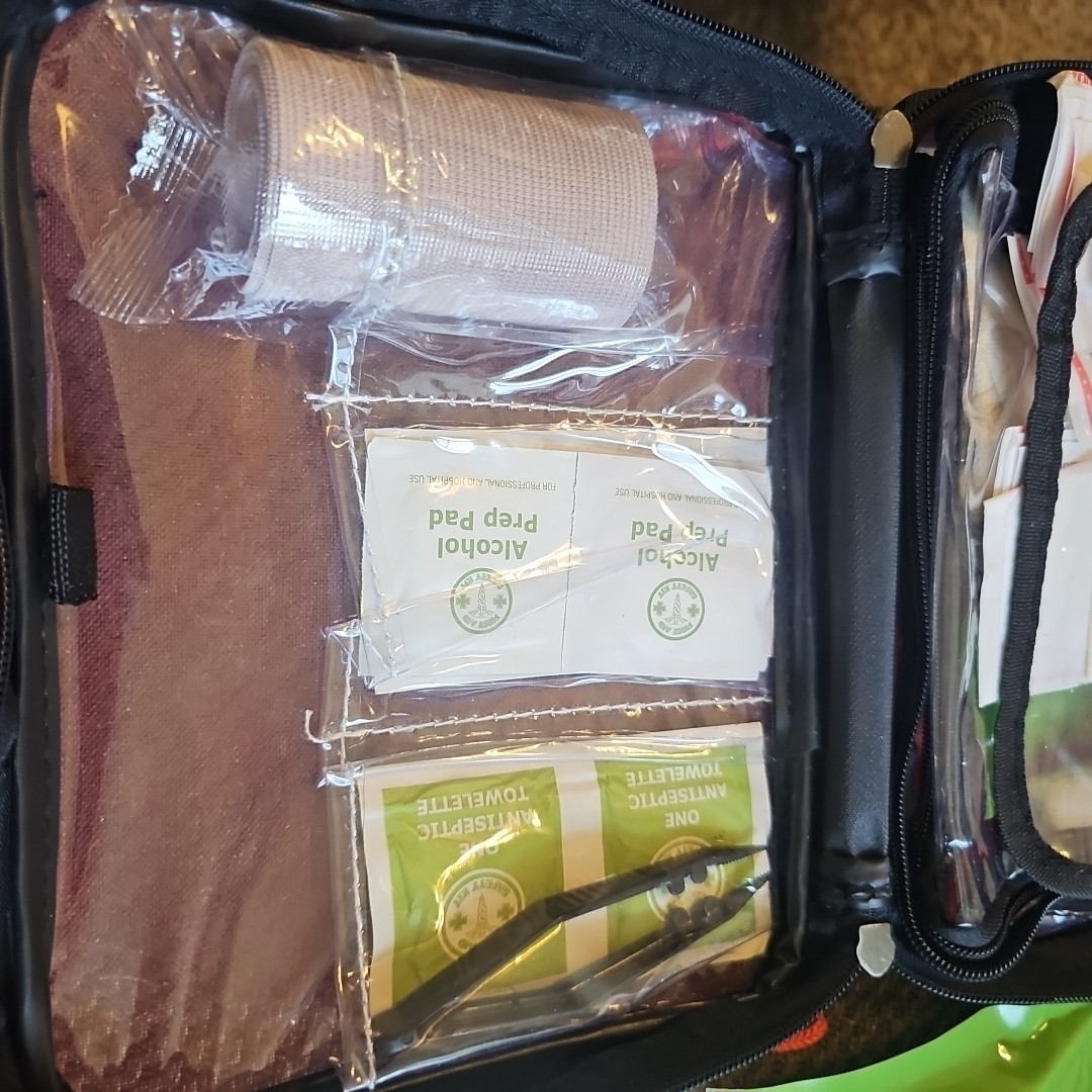 MULTI PURPOSE FIRST AID KIT GREAT TO KEEP IN THE CAR