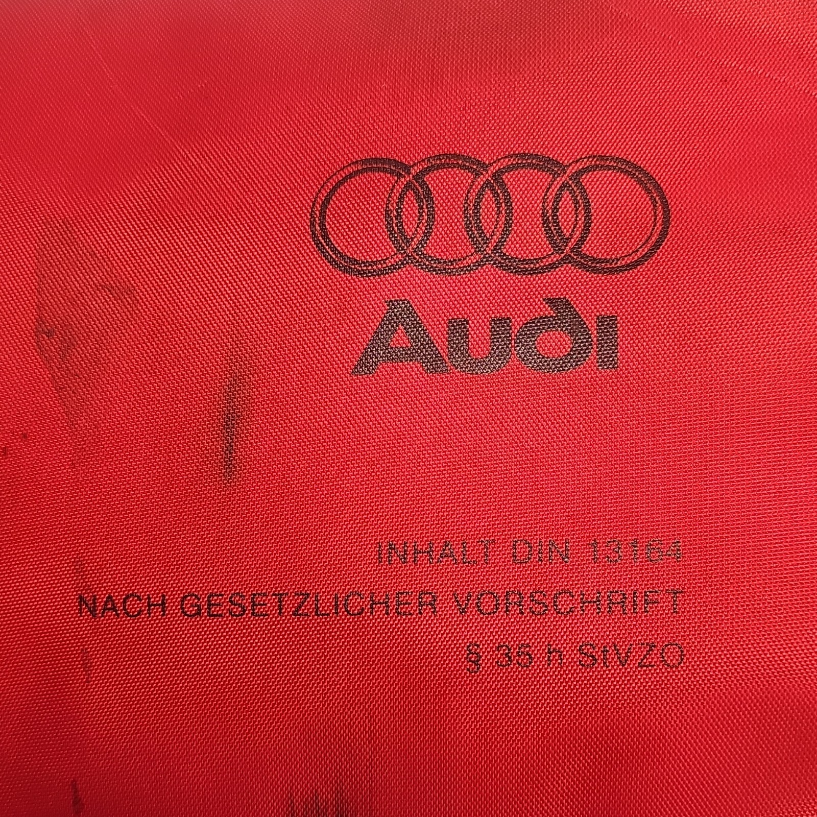 2005-2011 AUDI A6 C6 – First AID KIT 8E0860281