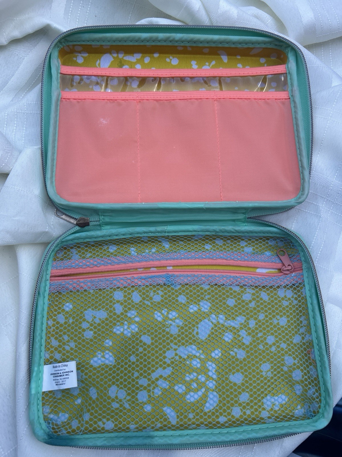 Johnson & Johnson First Aid Set Zippered Case w/ Compartments, Multicolor