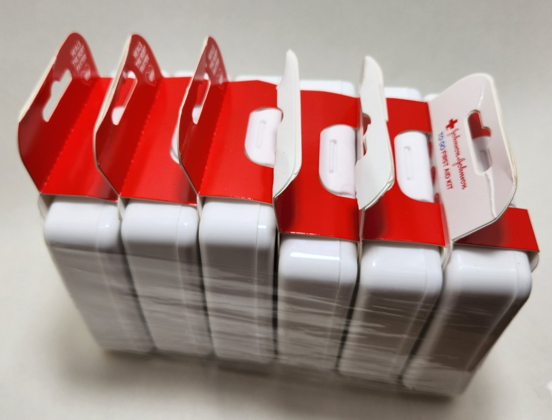Johnson & Johnson TO GO FIRST AID KIT 12 Items (6-Pack)