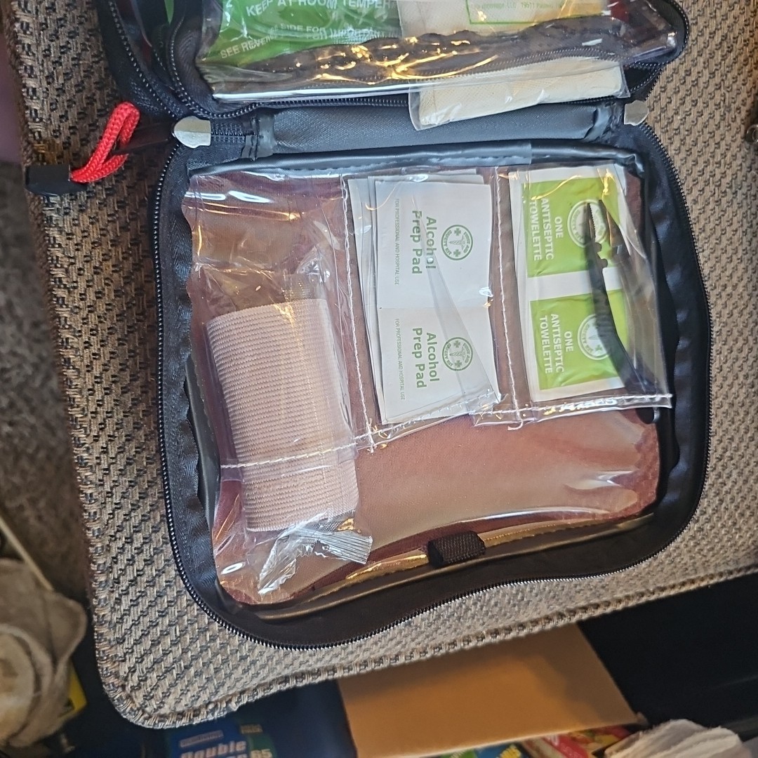 MULTI PURPOSE FIRST AID KIT GREAT TO KEEP IN THE CAR