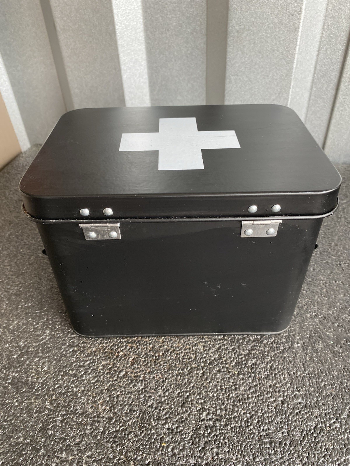 Metal First Aid Empty Box, Medicine Storage Organizer with Removable Tray Handle