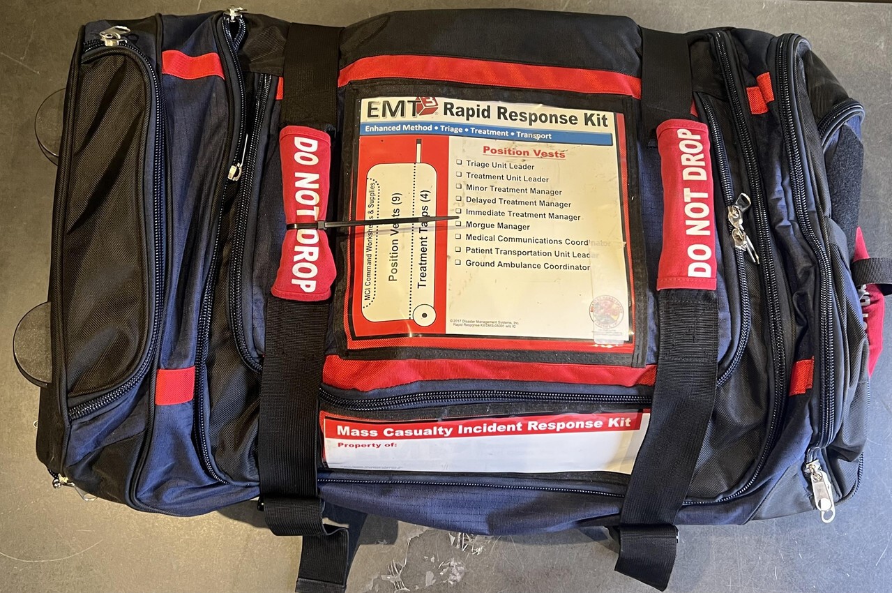 EMT3 9 POSITION RAPID RESPONSE KIT DMS-05001RD 9 POSITION VESTS 4 TREATMENT TARP