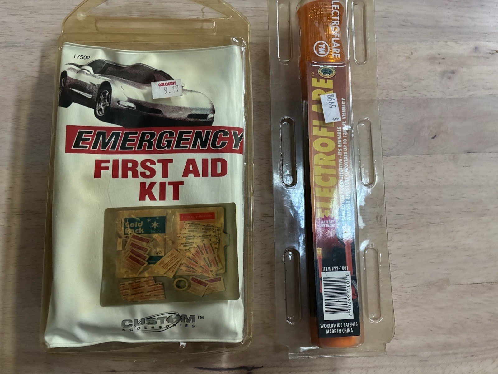 Custom Kit Company First Aid Kit (25 Pieces) New W/ Electro Flare Item # 22-1001