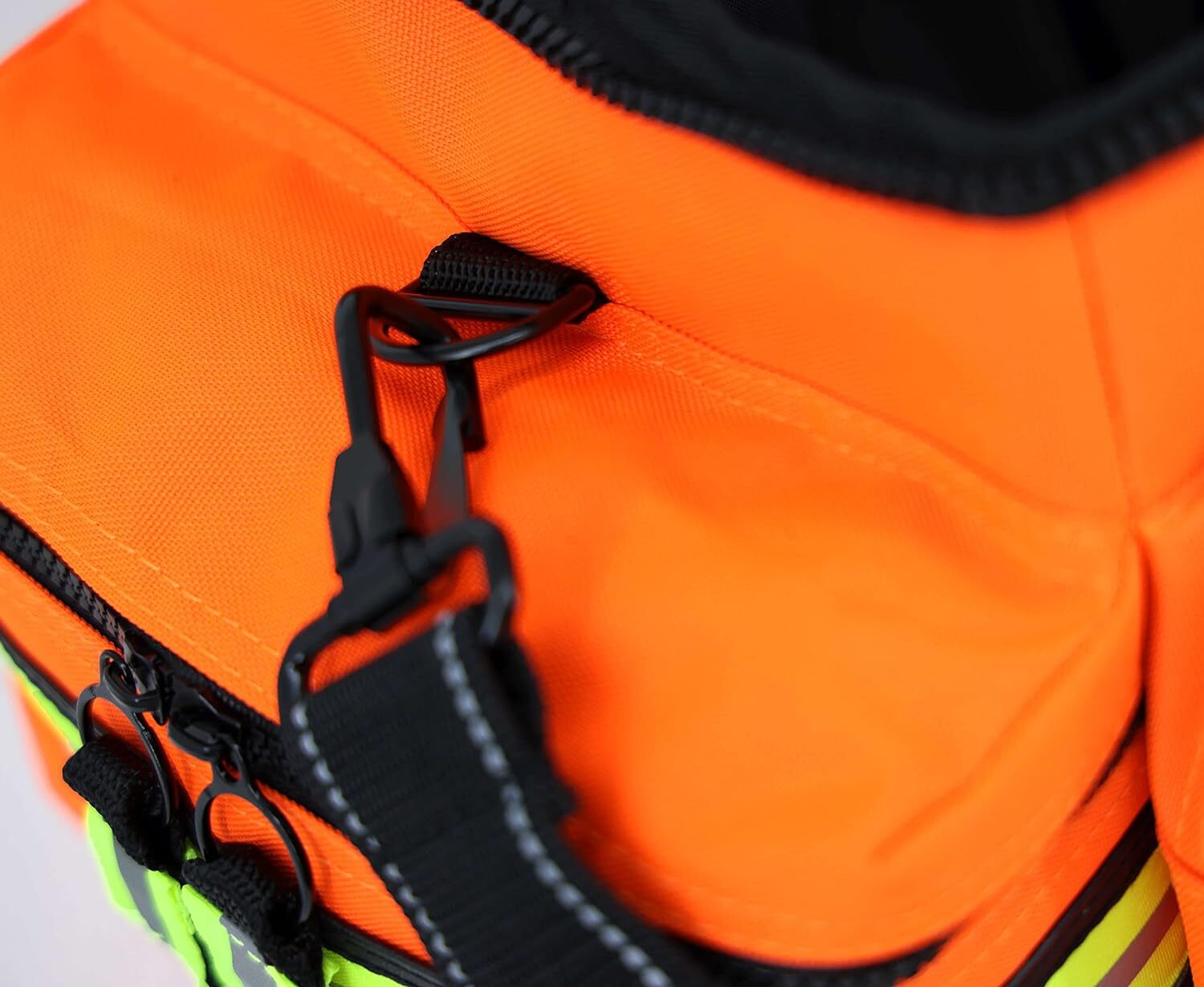 Lightning X Products Lightning X Medium First Aid Kit Orange。