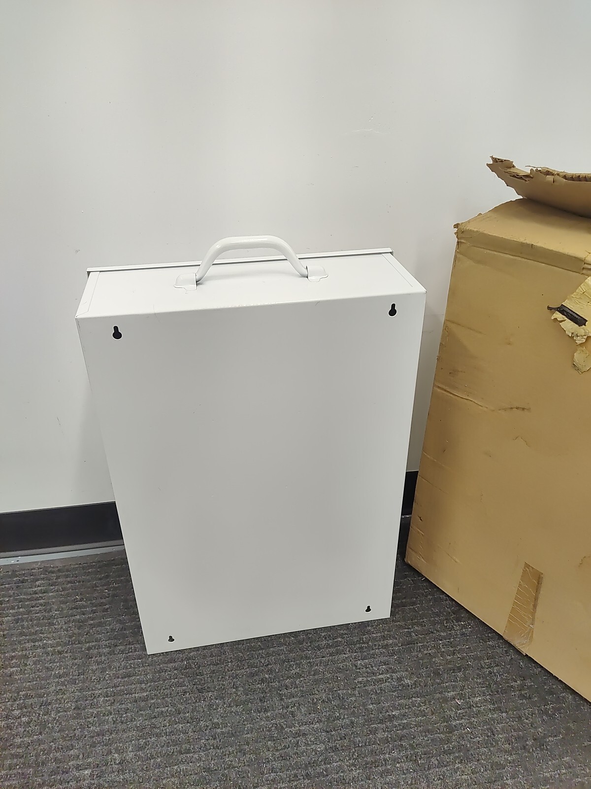 First Aid Cabinet w/ Handle New in Box 4 Shelf & Door Pockets (Empty) Never Used
