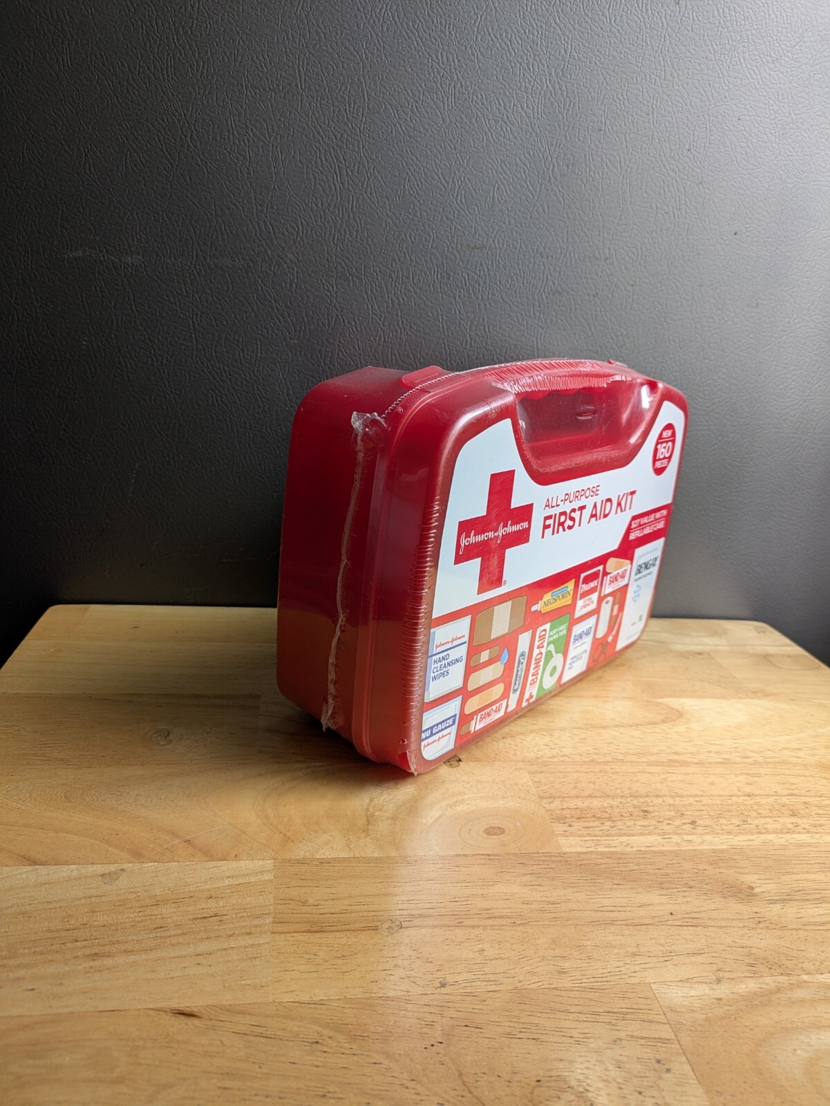 Johnson &Johnson All-Purpose Portable First Aid Kit, 160 Pieces 381372020453VL