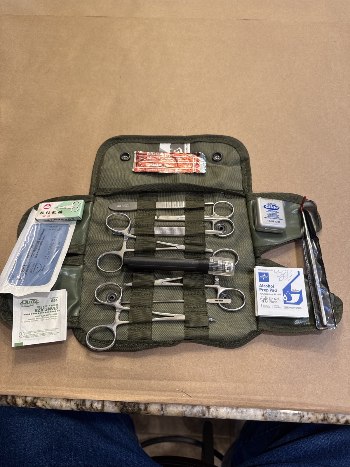 Elite First Aid Minor Field Surgical Kit 9 Instruments Light Blades In Case. G2