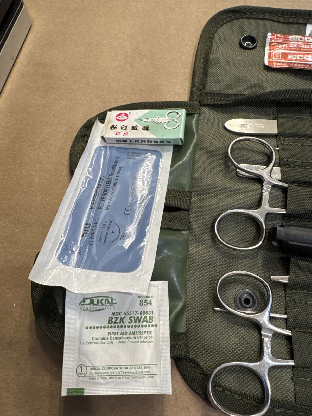 Elite First Aid Minor Field Surgical Kit 9 Instruments Light Blades In Case. G2