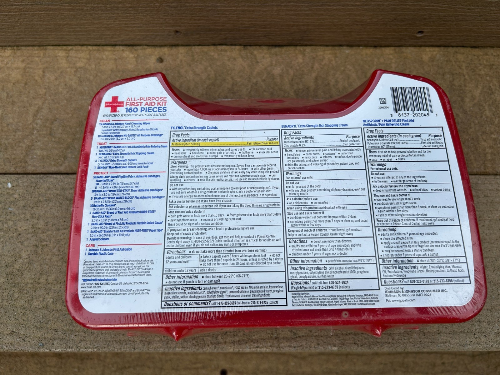 Johnson & Johnson Compact First Aid Kit 160 pieces expires 11-30-2025 NEW!