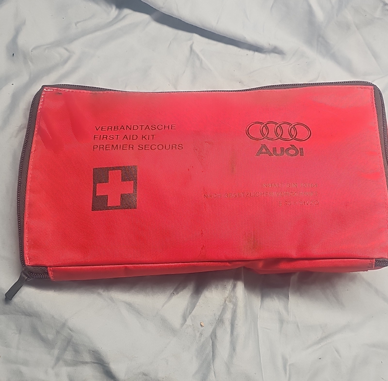 2005-2011 AUDI A6 C6 – First AID KIT 8E0860281